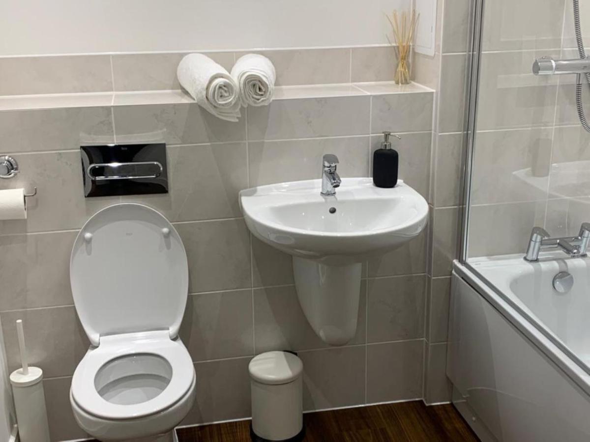 Lakeside 2 Bed Luxury Apartment No Parties No Events Early Check-In Late Check- Out Allowed West Thurrock Exterior photo